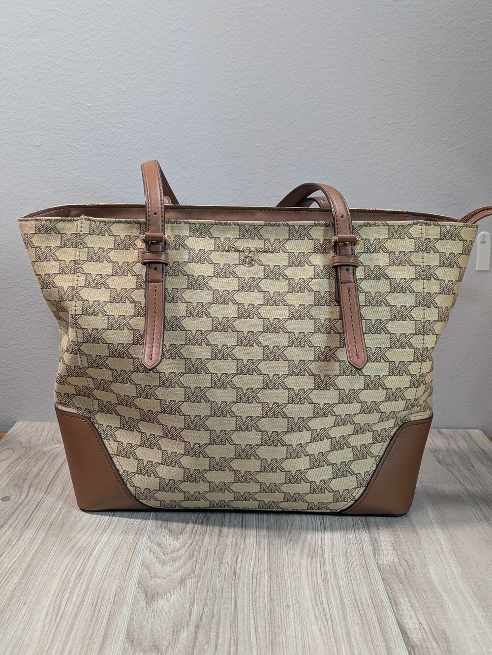 Michael Kors Aria Large Signature Tote Bag Purse Monogram Jacquard Pattern Brown